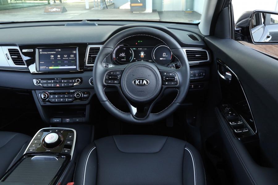 Панель приборов Kia e-Niro 2019 года  (UK) (фото 18 из 40)